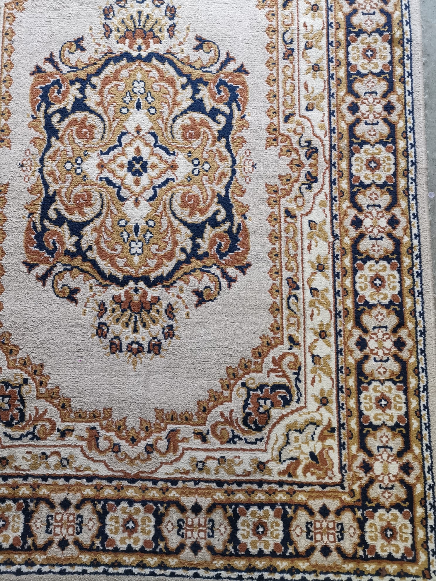 Tapis beige moyen