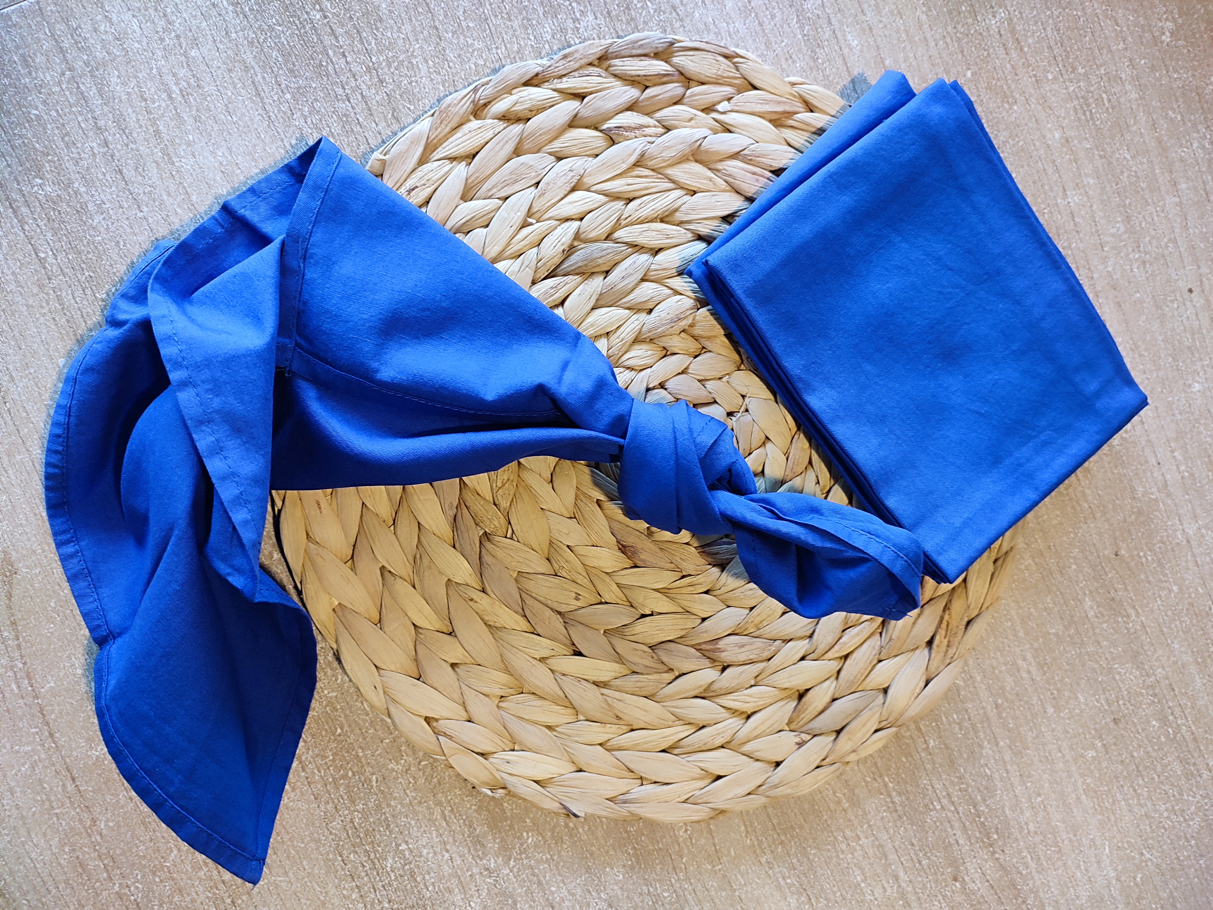 Serviette bleue roi
