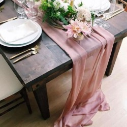 Chemin de table rose