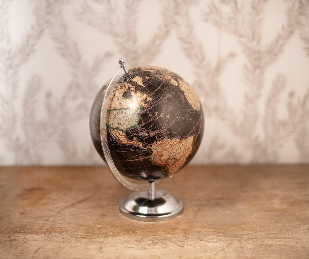 Globe noir doré