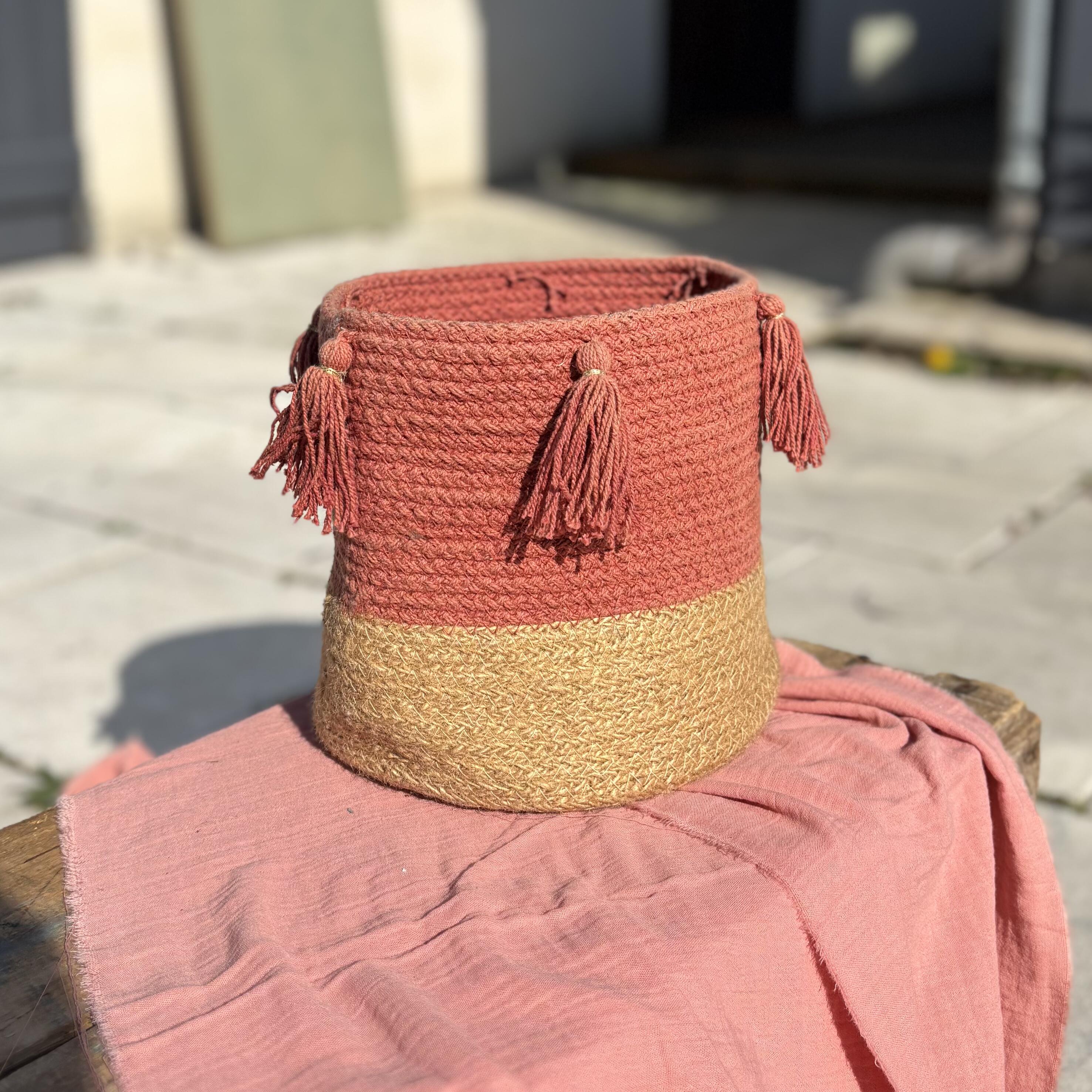 Panier bicolore pompons