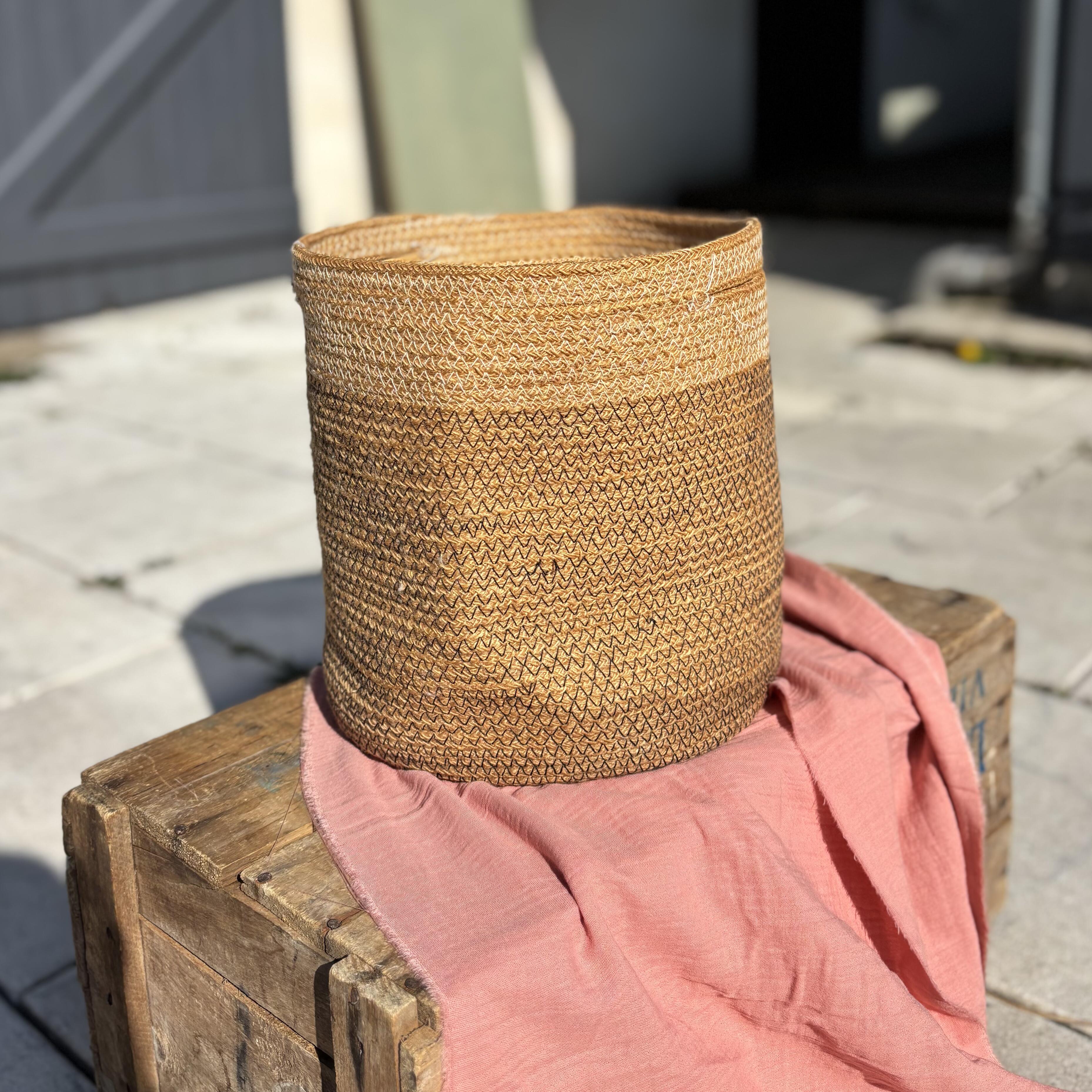 Panier couture noire et blanche