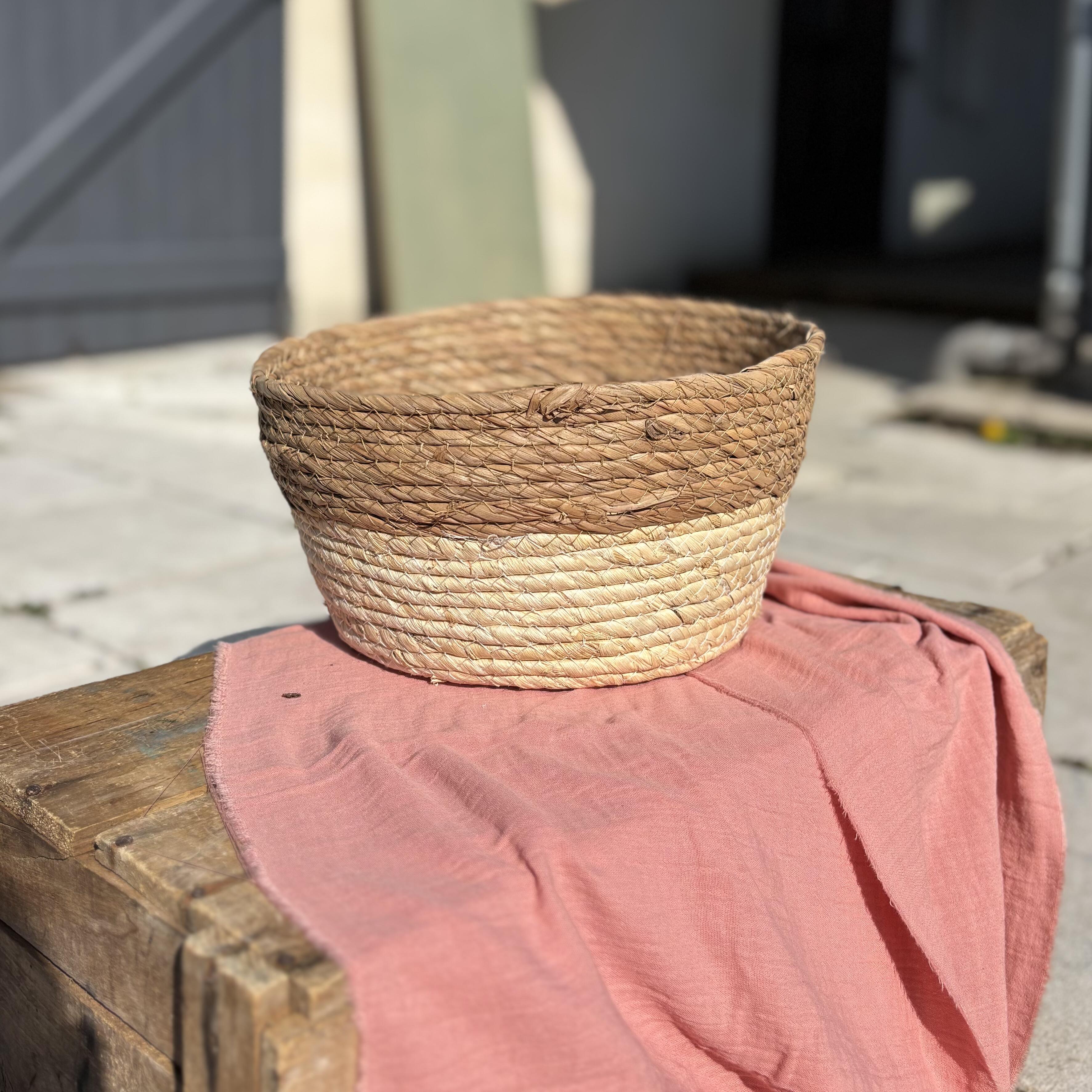 Panier en osier bicolore