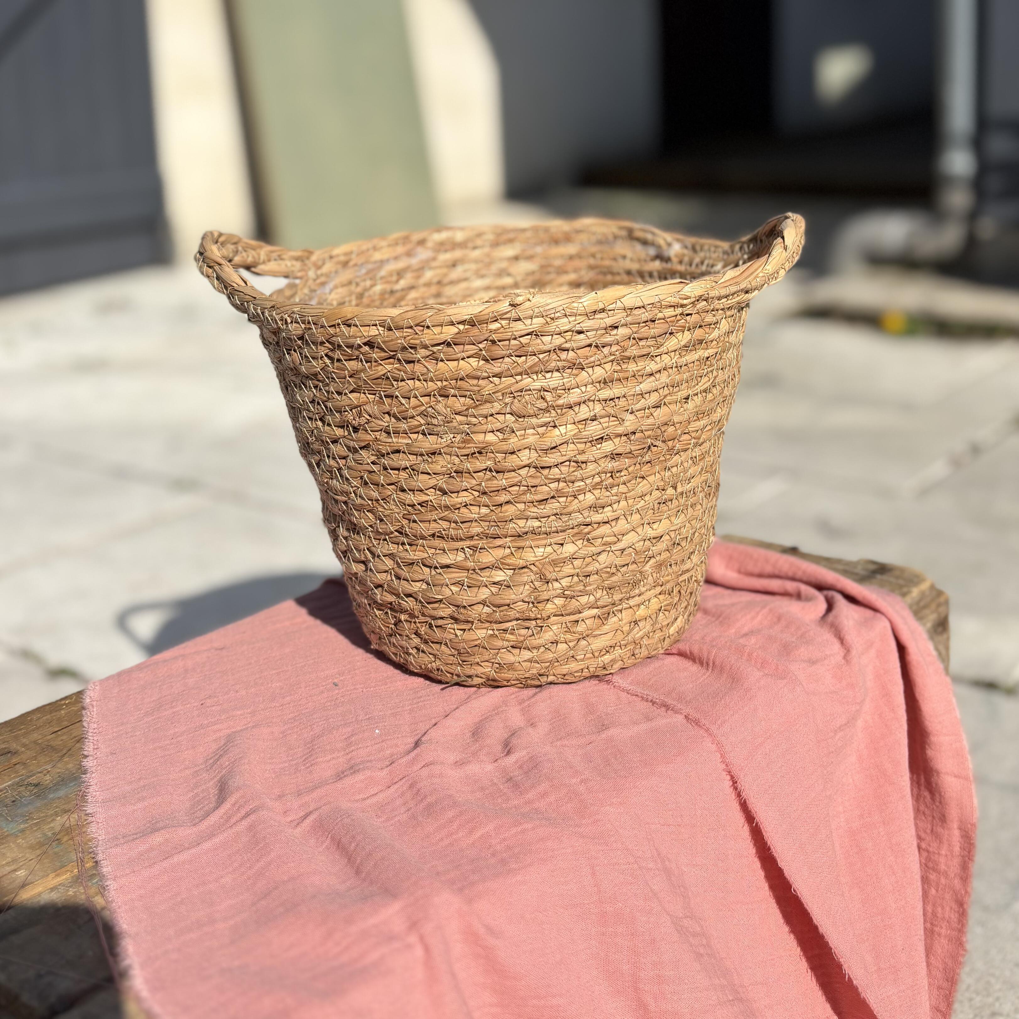 Panier en osier haut avec poignées