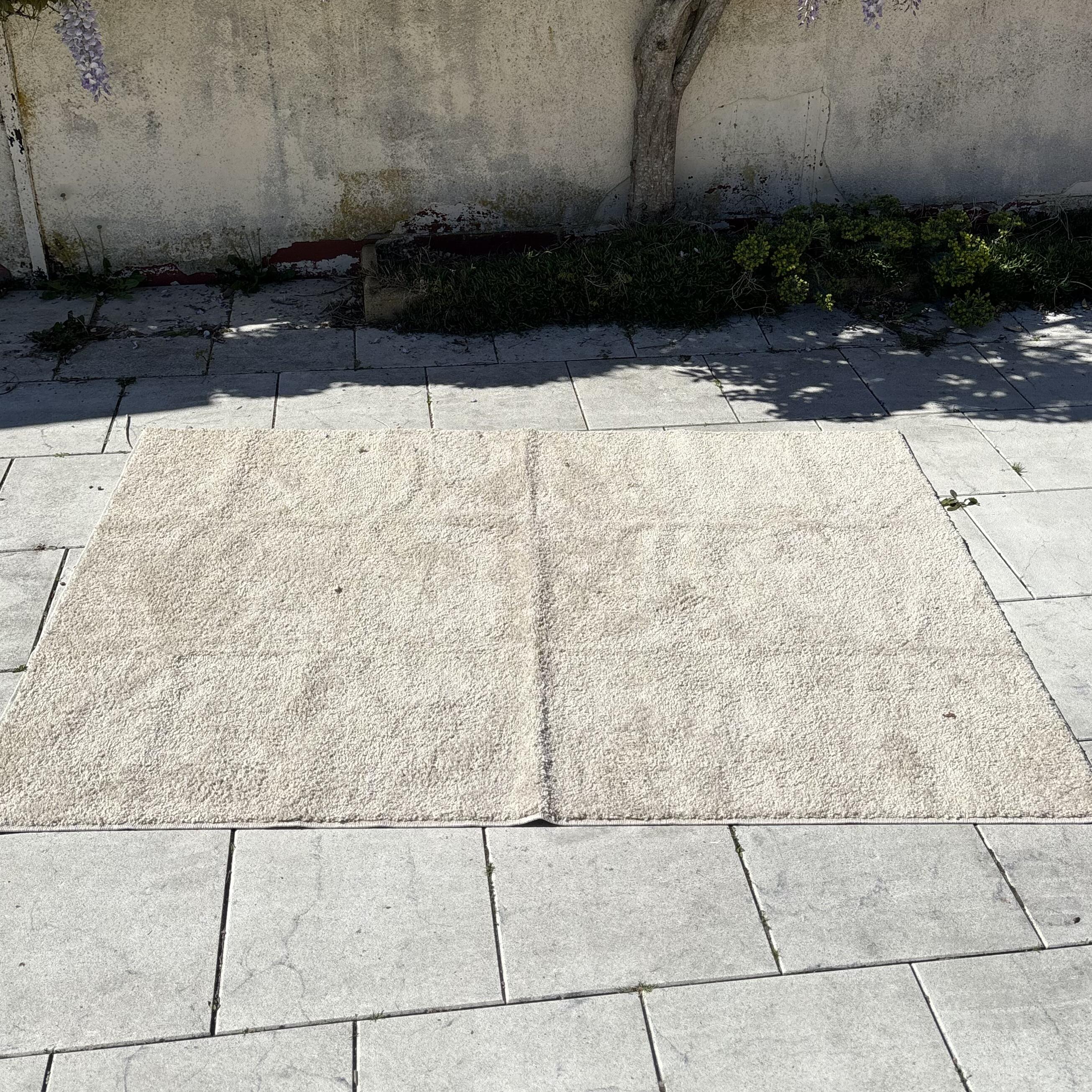 Tapis beige moumoute
