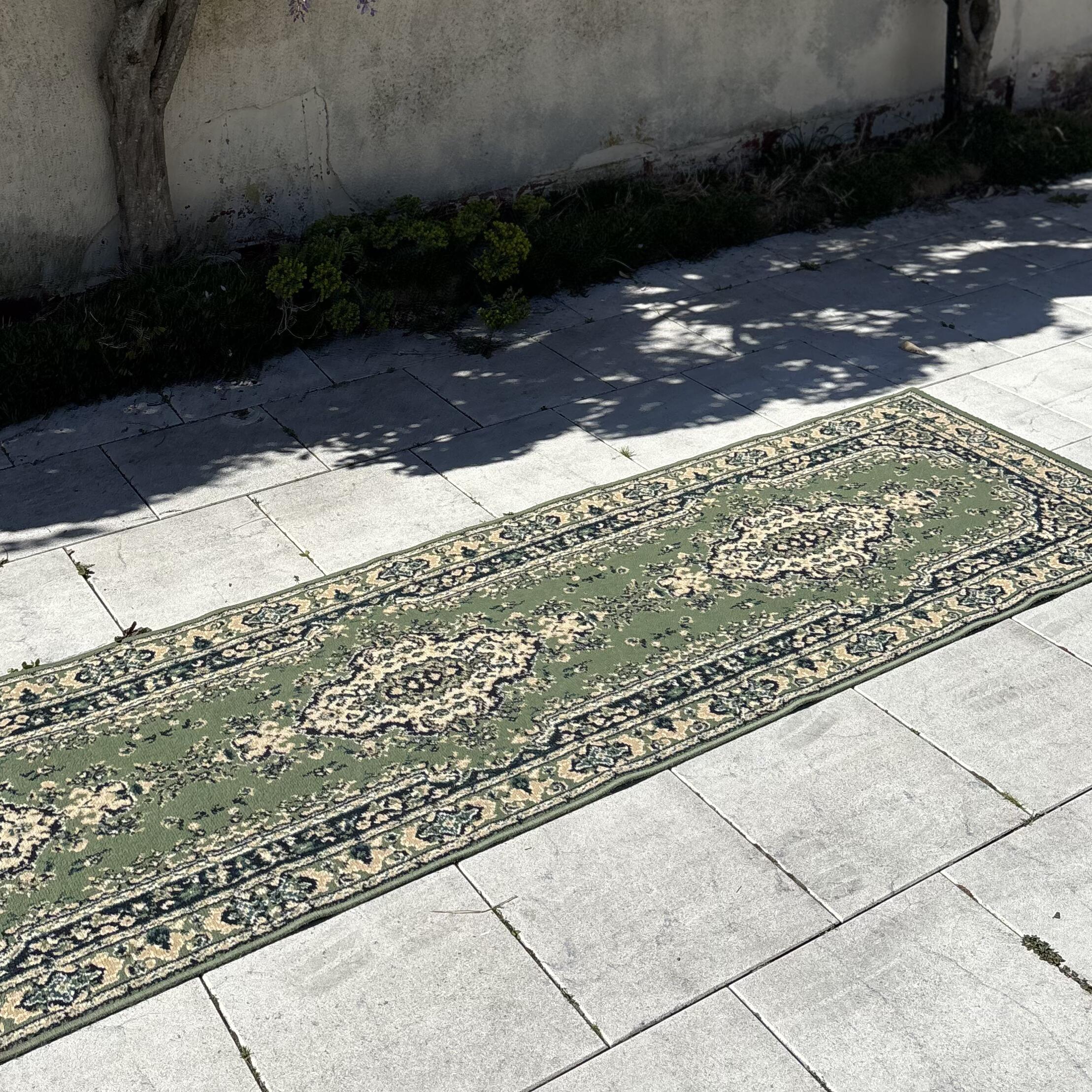 Tapis de couloir ancien vert