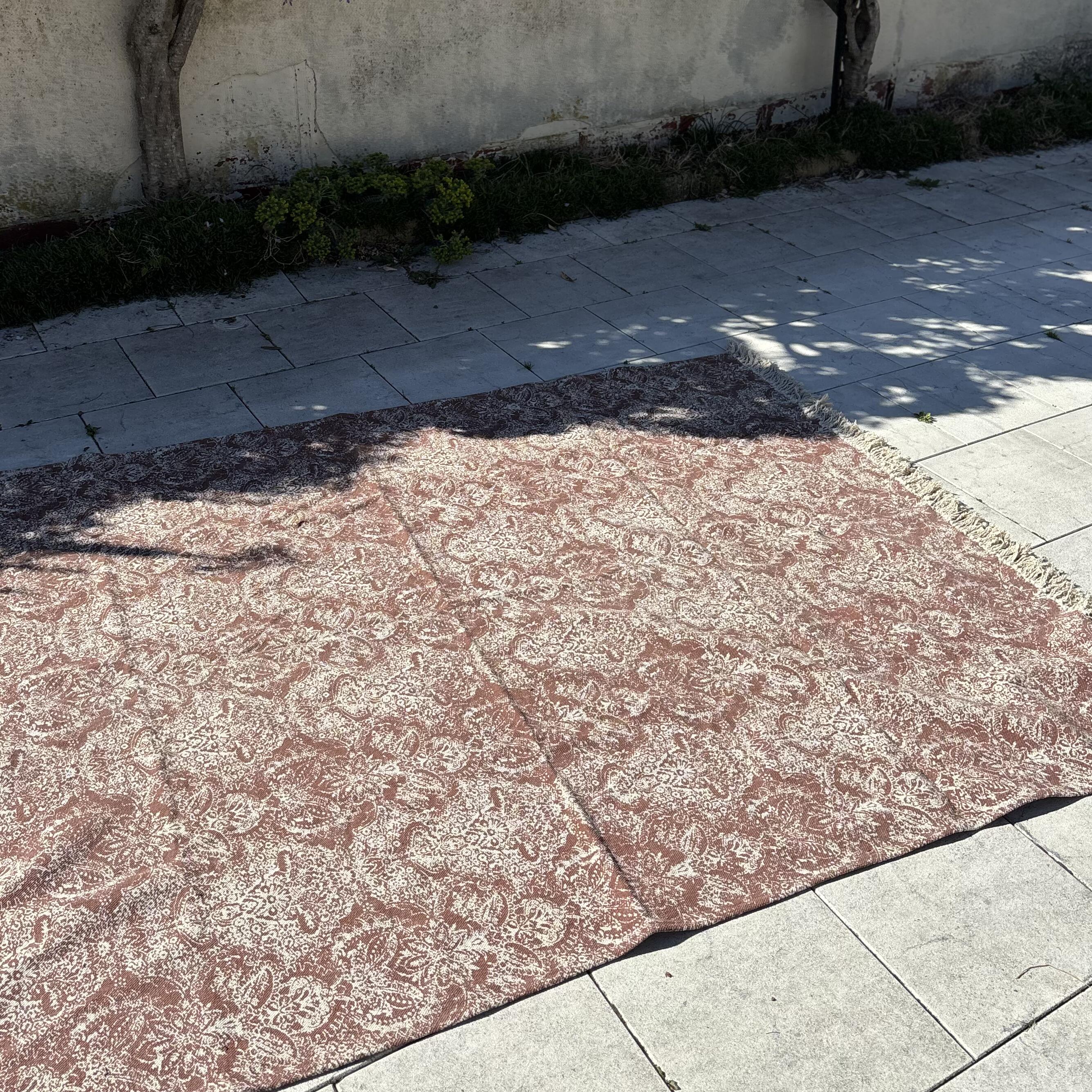 Tapis en tissu marron