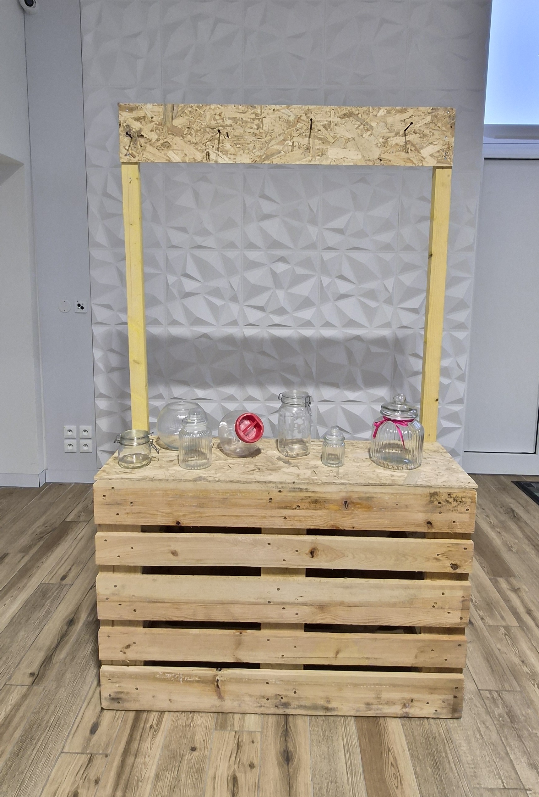 Candy bar avec 7 bonbonnières vide