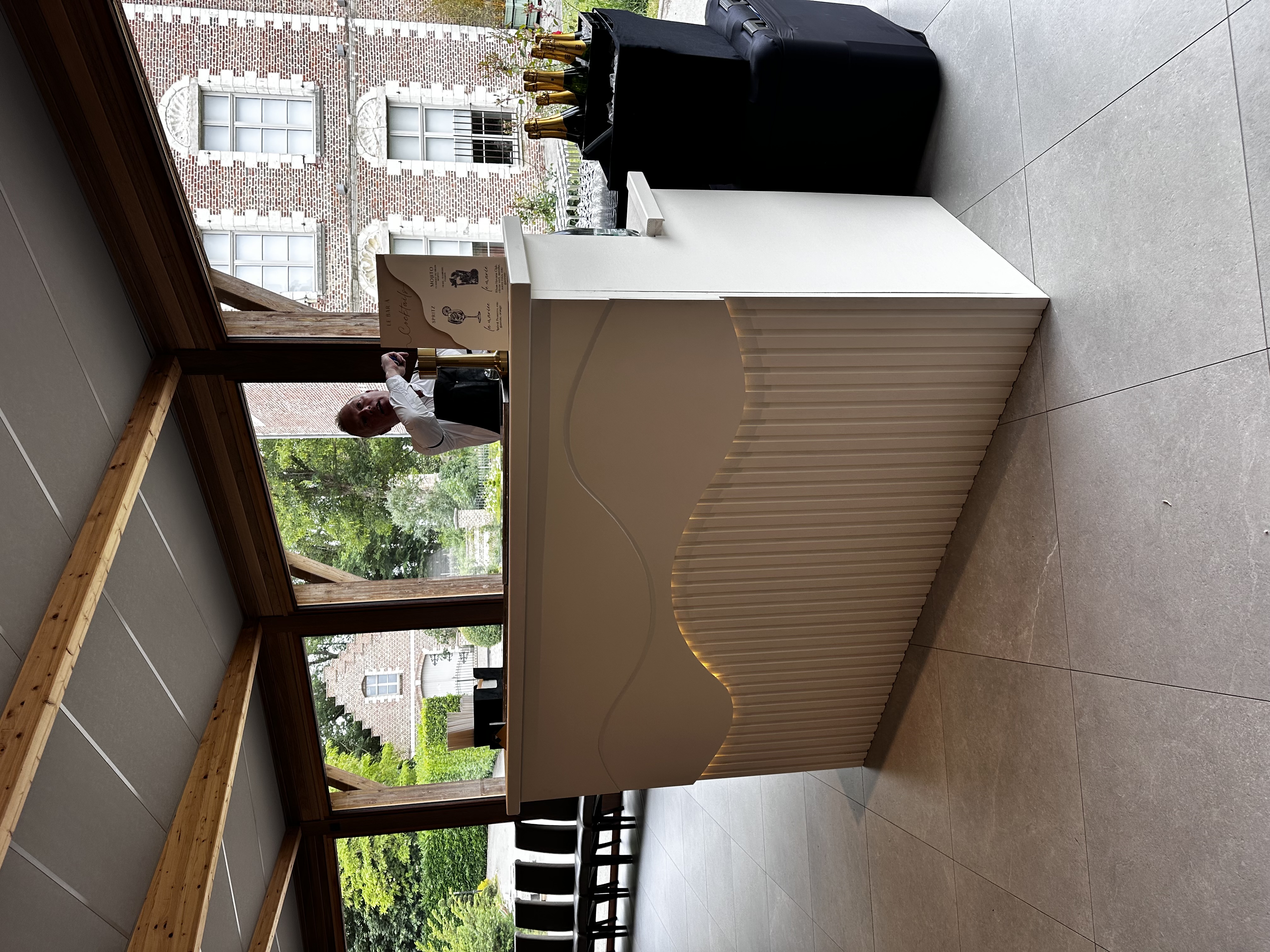 Bar beige