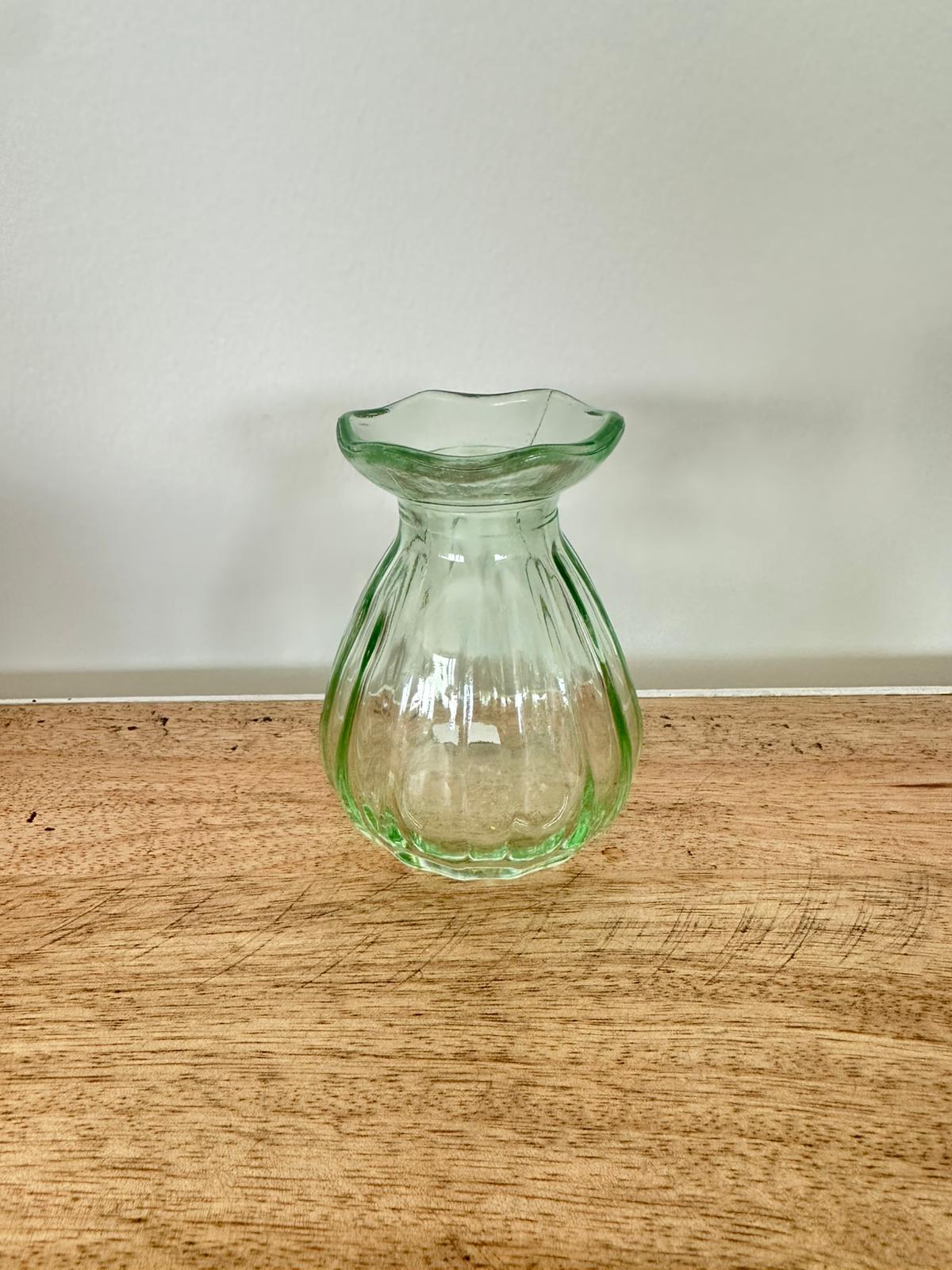 16 vases verts