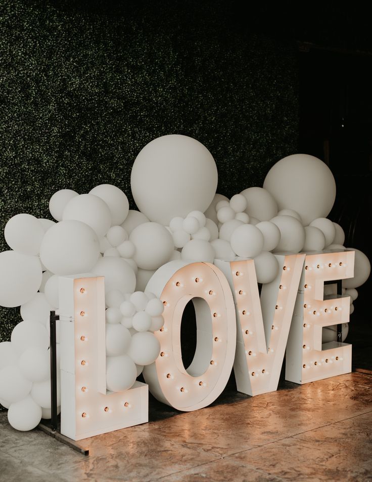 Lettre lumineuses LOVE En métal extérieur