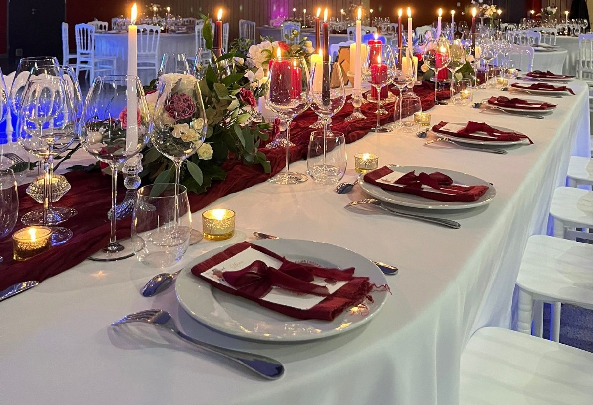 Nappe ovale blanche